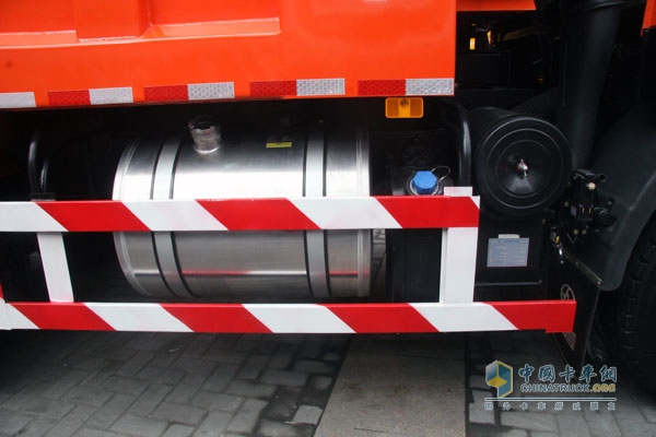 上汽依维柯红岩金刚6×4  336马力国Ⅳ自卸车