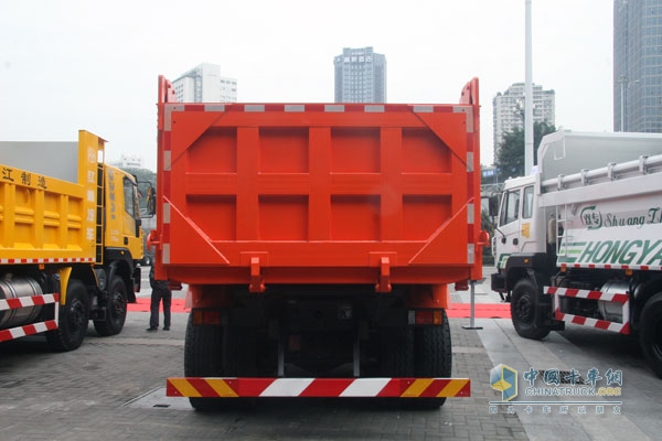 上汽依维柯红岩金刚6×4  336马力国Ⅳ自卸车