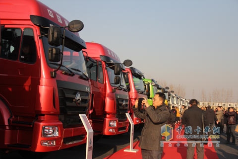 中国重汽 豪沃T5G 346马力 6X4 国四牵引车