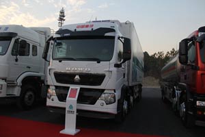 中国重汽 T5G 340马力 8X4冷藏车