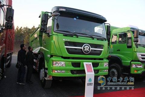 中国重汽 斯太尔D7B 340马力 6X4新型渣土车