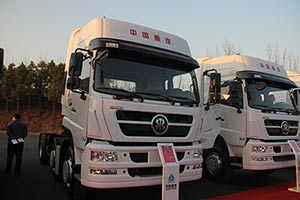 中国重汽 斯达-斯太尔重卡 D7B 380马力 6X2 牵引车