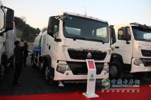 中国重汽 T5G 180马力 4X2 洒水车