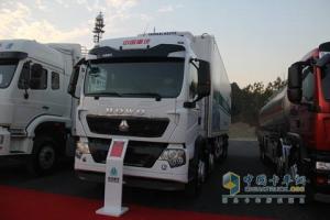 中国重汽 T5G 340马力 8X4冷藏车