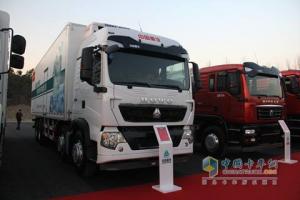 中国重汽 T5G 340马力 8X4冷藏车