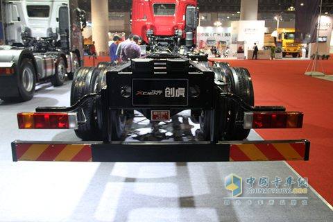 四川现代 Xcient创虎 410马力 8X4 国四 载货车