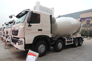 中国重汽 HOWO-T7H 8×4搅拌车