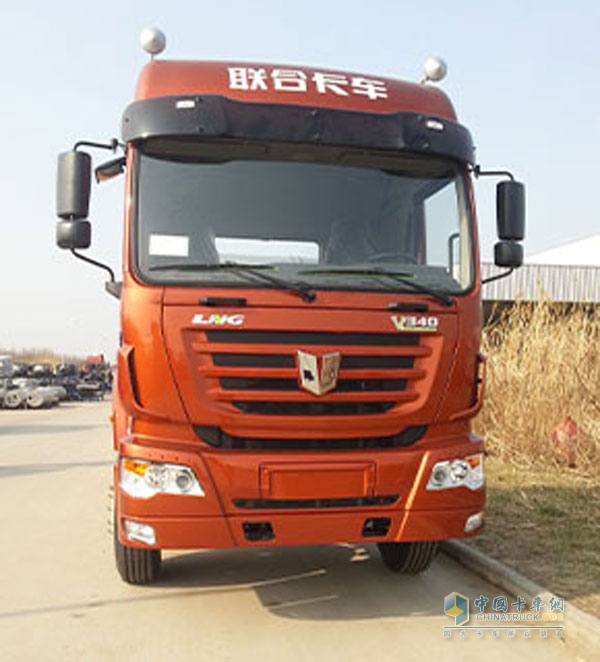 联合卡车V平台6X2LNG牵引车
