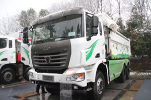 联合卡车 玉柴 340马力 6X4LNG城建渣土车