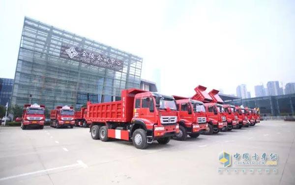 中国重汽M5G智能渣土车