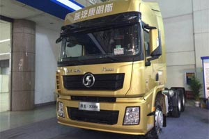 陕汽德龙X3000重卡靓相中国西部制博会 舒适体验受称赞