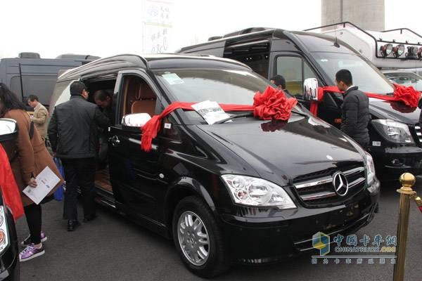奔驰房车