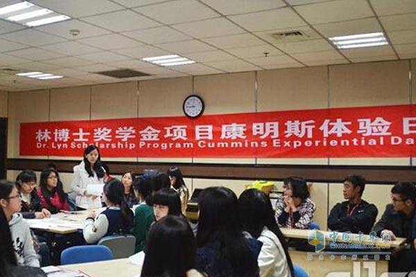 康明斯全球首席技术官助力女大学生教育