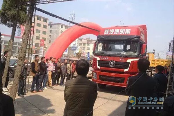 陕汽德龙X3000牵引车与新M3000载货车景德镇品鉴会