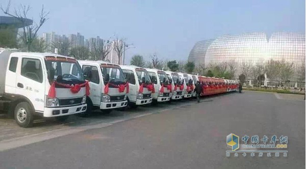 五征自装卸式环卫车采购车辆交车仪式在菏泽举行