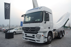 奔驰 Actros 2644 LS 6X2 DNA  国四 2015标准版