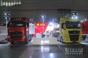 低姿态展硬功夫 重汽汕德卡C7H全气囊牵引车 