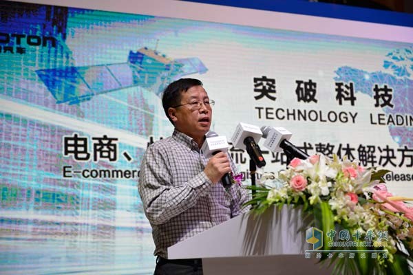 中国快递协会秘书长张玉渊致辞