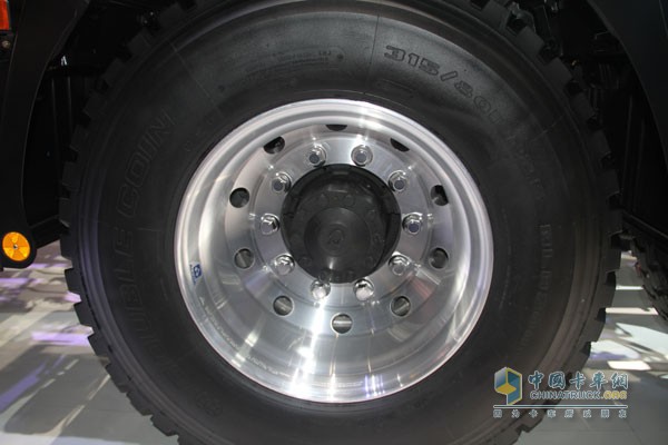 福田戴姆勒欧曼GTL高顶高地板6系6X4牵引车（奔驰版）美铝轮辋