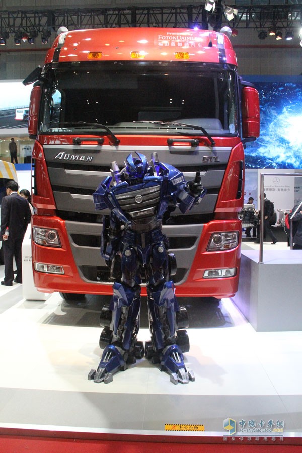 福田戴姆勒欧曼GTL高顶高地板6系6X4牵引车（奔驰版）