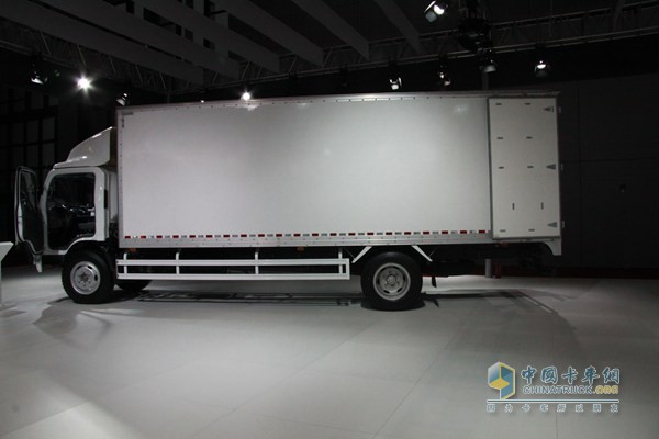 庆铃 五十铃700P 190马力 国四 中型厢式载货车
