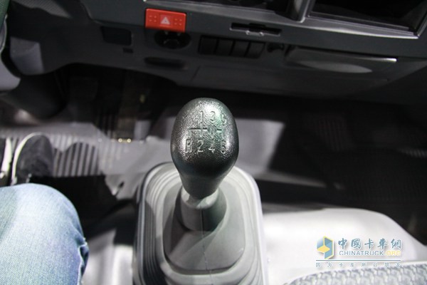 庆铃 五十铃700P 190马力 国四 中型厢式载货车