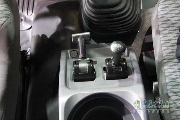 庆铃·五十铃 VC46 370马力 6X4 国四 牵引车
