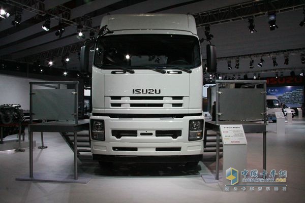 庆铃·五十铃 VC46 370马力 6X4 国四 牵引车