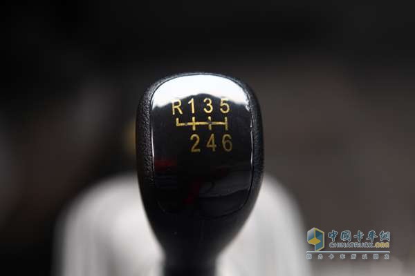 福田瑞沃 时代骁运 141马力 4×2 国四 载货车（双排驾驶室） 