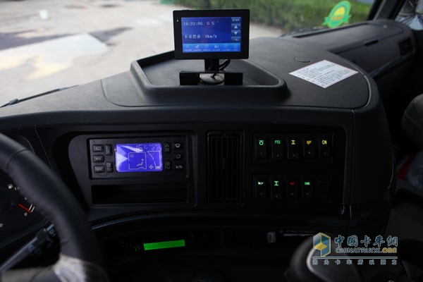 福田瑞沃 潍柴310马力 6X4 国四 智能型渣土车
