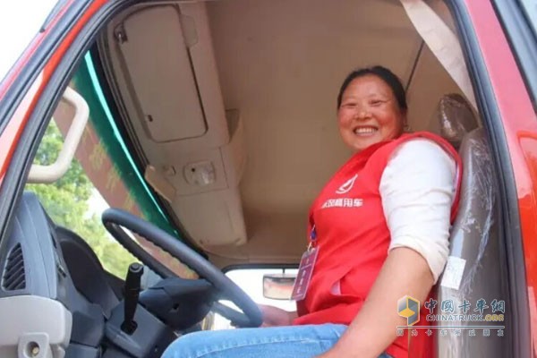 东风使者入绍兴  卡车赛场首现女卡车司机  