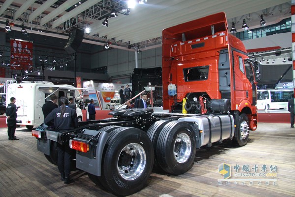一汽解放 J6领航版 锡柴460马力 6x4牵引车