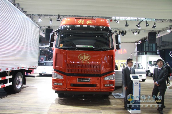 一汽解放 J6领航版 锡柴460马力 6x4牵引车