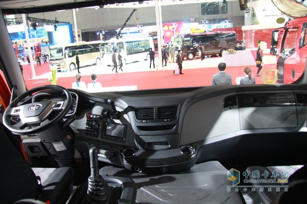 一汽解放 J6领航版 锡柴460马力 6x4牵引车