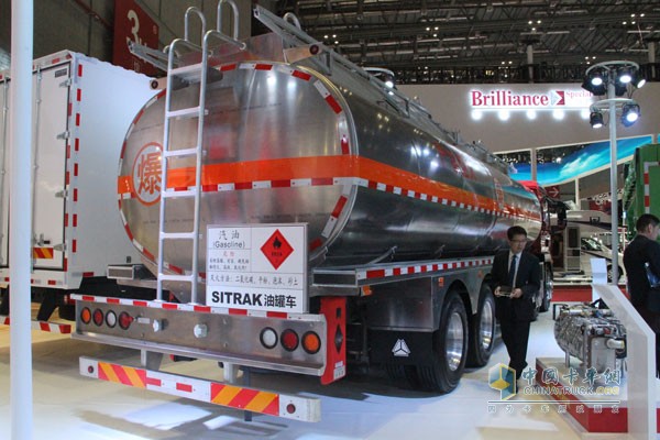 中国重汽SITRAK汕德卡C5H 国五 空气悬架 32T总重8X4燃油运输车
