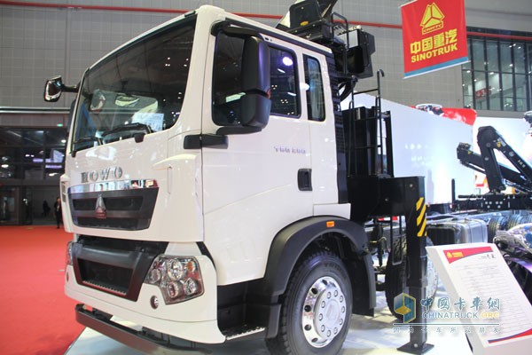 中国重汽HOWO T5G 国五 AMT 280马力8X4随车吊（希尔博上装）