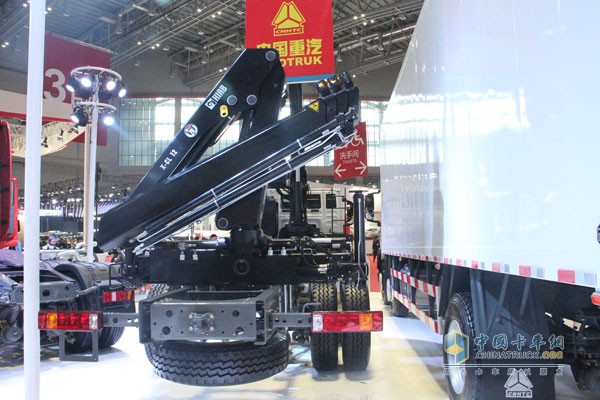 中国重汽HOWO T5G 国五 AMT 280马力8X4随车吊（希尔博上装）