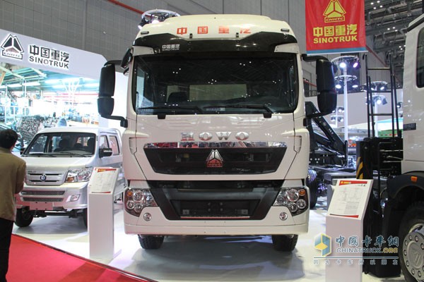 中国重汽HOWO T5G 国五 AMT 280马力8X4随车吊（希尔博上装）