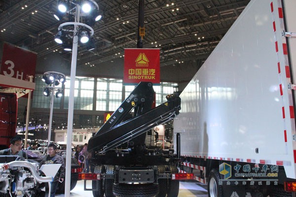中国重汽HOWO T5G 国五 AMT 280马力8X4随车吊（希尔博上装）