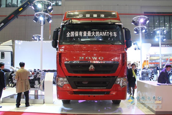 中国重汽HOWO T7H 国五 AMT 440马力6X4牵引车