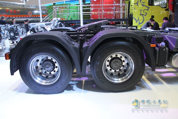 中国重汽HOWO T7H 国五 AMT 440马力6X4牵引车