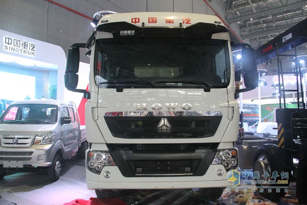 中国重汽HOWO T5G 国五 310马力6X2 厢式中卡