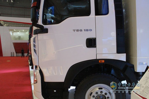 中国重汽HOWO T5G 国五 180马力4X2 厢式中卡