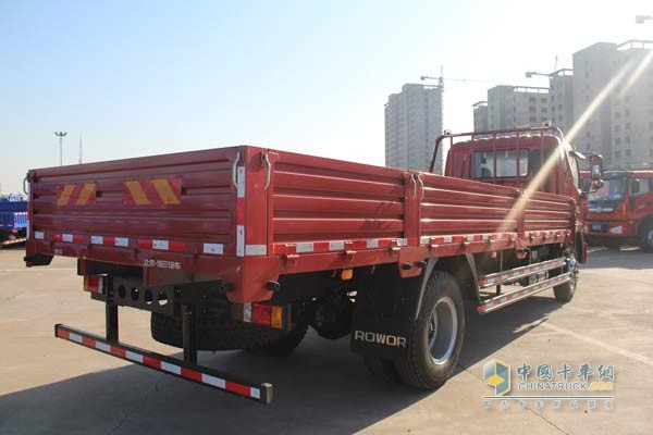 瑞沃中卡 康明斯国Ⅳ动力 4×2 标载型背侧图