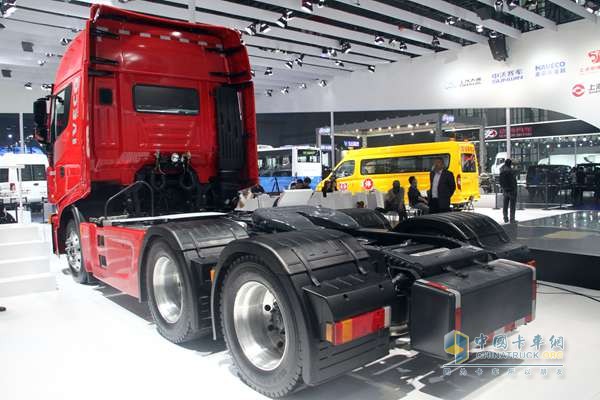上汽依维柯红岩 杰狮S100 6X4 480马力 牵引车