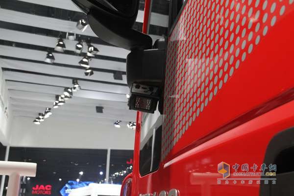 上汽依维柯红岩 杰狮S100 6X4 480马力 牵引车