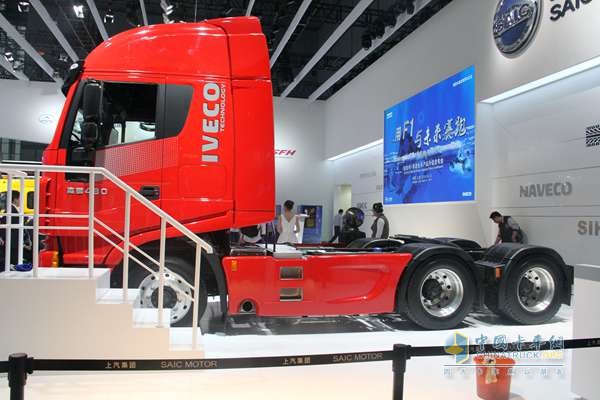 上汽依维柯红岩 杰狮S100 6X4 480马力 牵引车