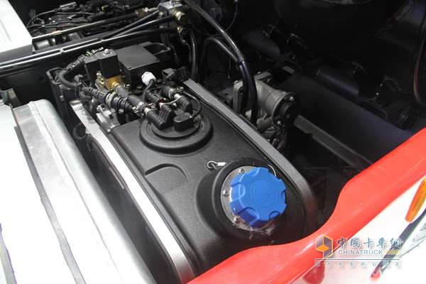 上汽依维柯红岩 杰狮S100 6X4 480马力 牵引车