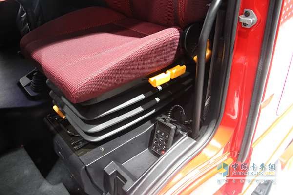 上汽依维柯红岩 杰狮S100 6X4 480马力 牵引车