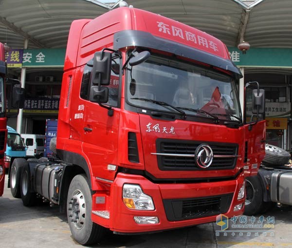 东风商用车 东风天龙 启航版 6 ×4  雷诺Dci 420马力 牵引车